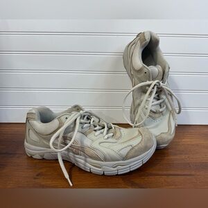 Earth women’s exer-walk, negative heel shoes in Desert butter leather. Size 8D